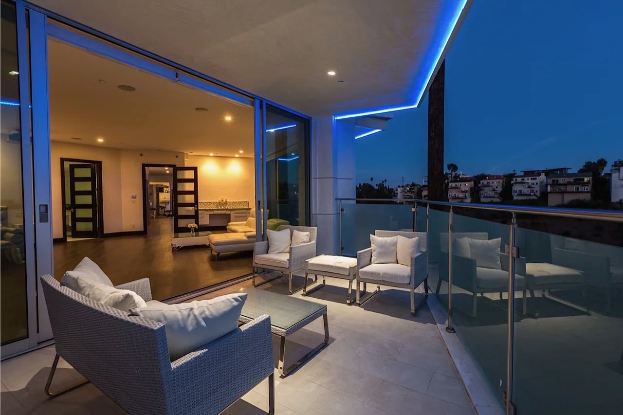 6447 luxury drug and alcohol rehab patio
